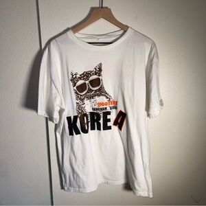 HOOTERS White Double Skded Graphic Tee w Black & Orange Gangnam Seoul Korea 2X